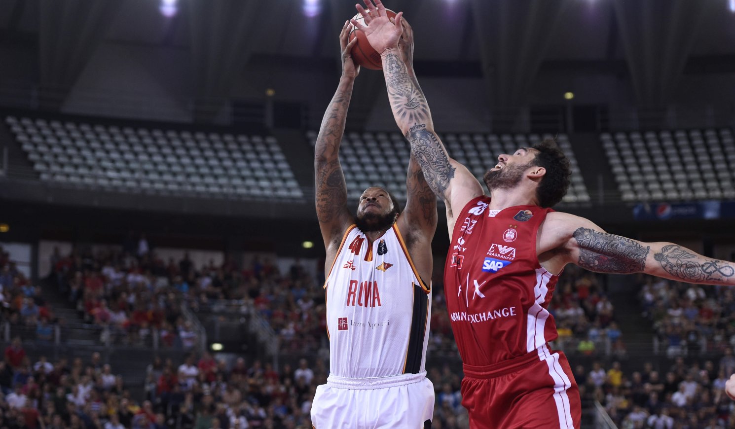 Grande pubblico al PalaEur per una Virtus Roma mai doma contro l'Olimpia Milano